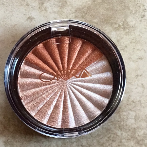 Host Pick! Ofra Nikkie Tutorials Bronzer - Picture 4 of 5
